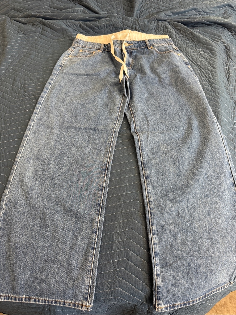 Edikted Relaxed Wide-Leg Denim XL Jeans with Drawstring Waist - Light Blue